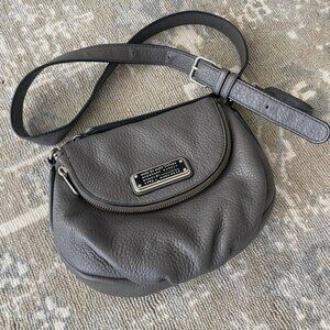 Marc by Marc Jacobs Designer Women Leather Taupe Gray Crossbody Purse Hand Bag